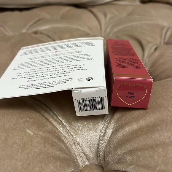 NIB Too Faced Lip Bundle - Picture 2 of 7